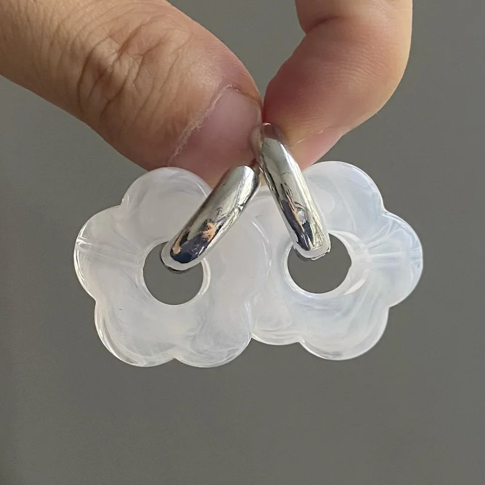 Pendientes de aro con flor de resina