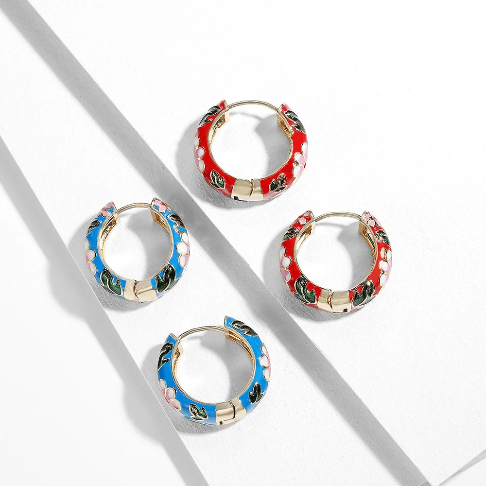 Pendientes de aro con flores de rosa esmaltadas