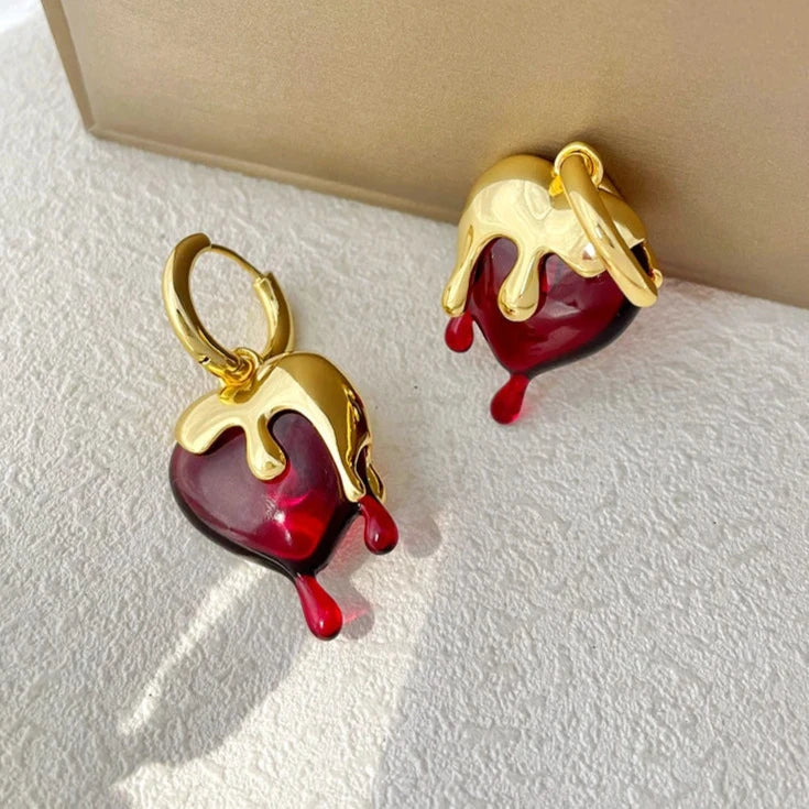 Pendientes de aro fundidos en forma de corazón de oro