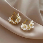 Pendientes de Aro Retro Flores Blancas