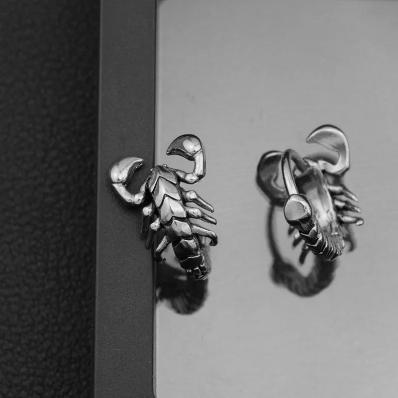 Pendientes de aro esqueleto de escorpión y calavera