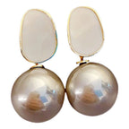 Pendientes de Estilo Retro con Perlas Blancas beige
