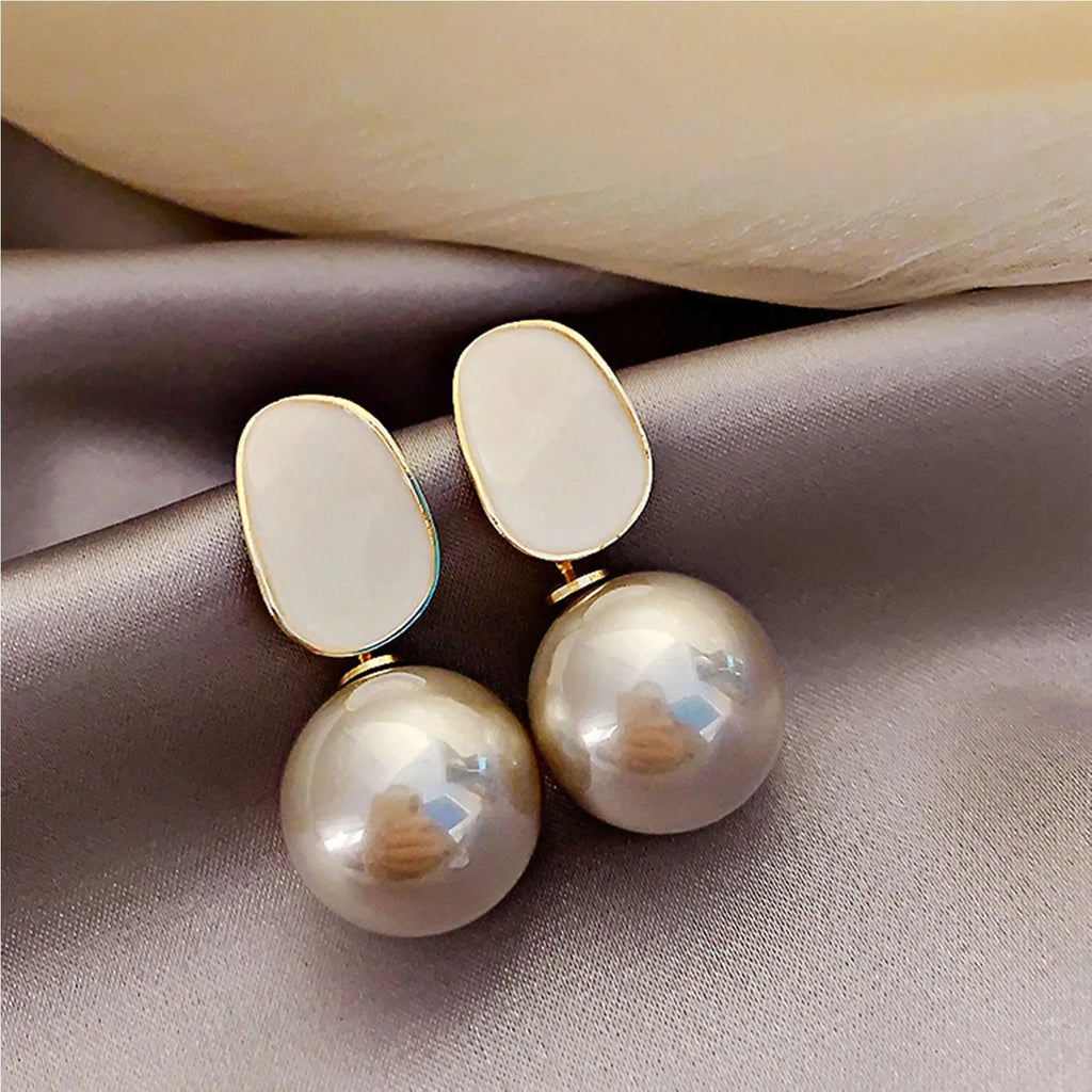 Pendientes de Estilo Retro con Perlas Blancas beige