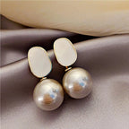 Pendientes de Estilo Retro con Perlas Blancas beige