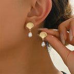 Pendientes dorados de concha y perla