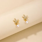 Pendientes dorados con concha, estrella de mar y perla
