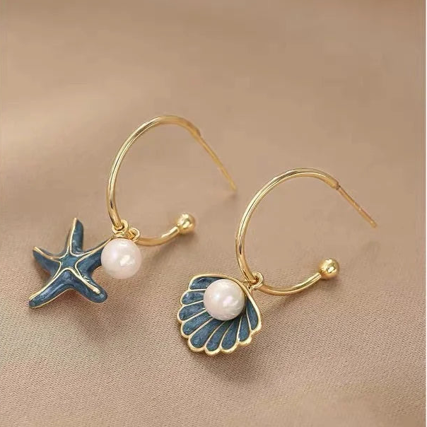 Pendientes esmaltados con concha y perla azul