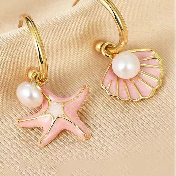 Pendientes esmaltados con concha y perla rosa