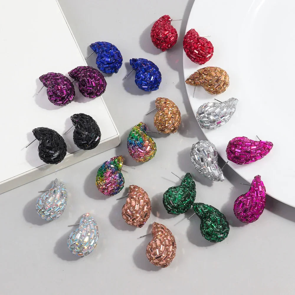Pendientes de gota de agua pavé con cristales de colores