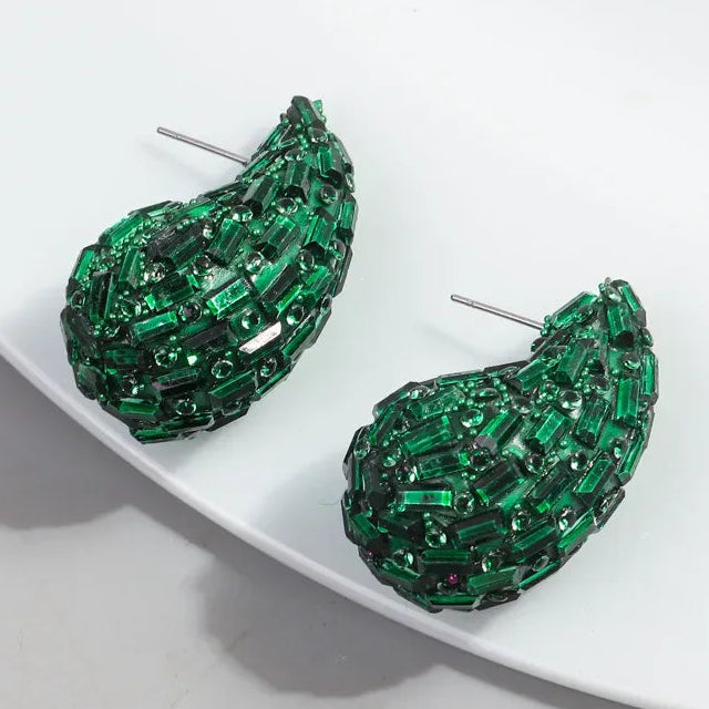 Pendientes de gota de agua pavé con cristales de colores verdes