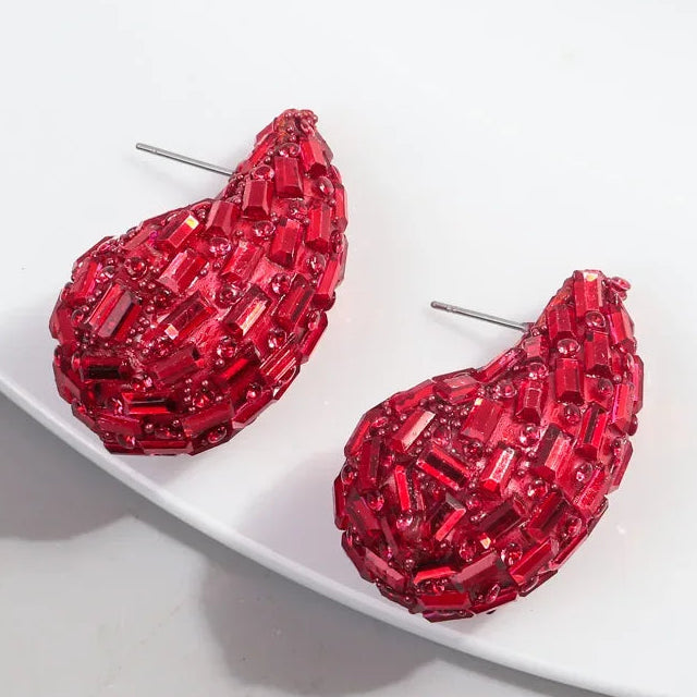 Pendientes de gota de agua pavé con cristales de colores rojos