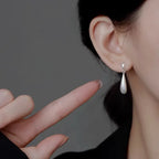 Pendientes de Clavo Gota de Agua en Circonio Blanco 