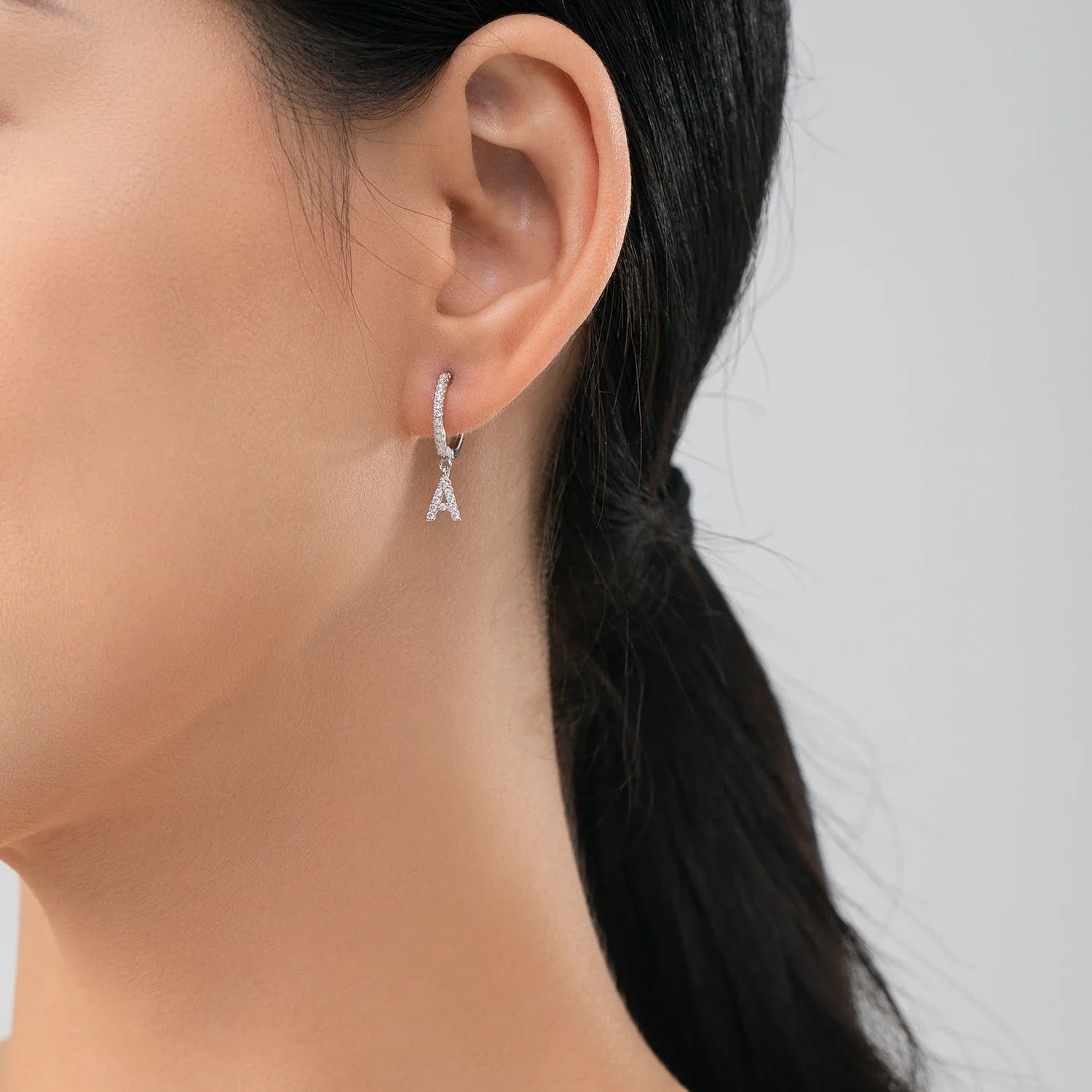 Pendientes de aro con inicial a