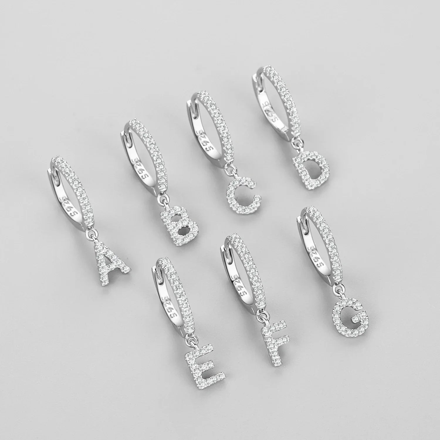 Pendientes de aro con inicial