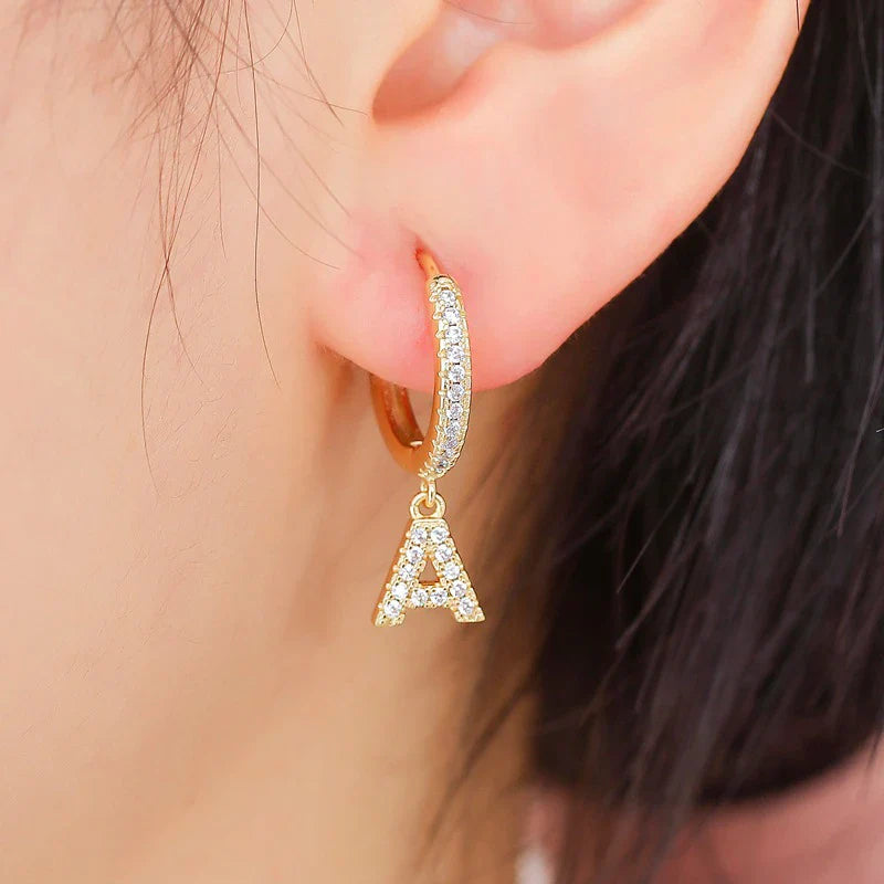 Pendientes de aro con inicial para mujer