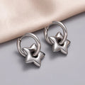 Pendientes de mini aros con colgante de estrella abombada plateado