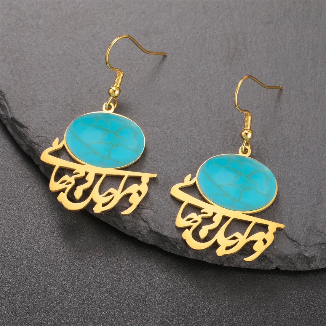 Pendientes orientales con caligrafía árabe y piedra turquesa oro