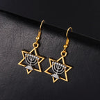 Pendientes colgantes con Menorá y la <span data-glossary-id="étoile de David">estrella de David</span>, símbolos judíos
