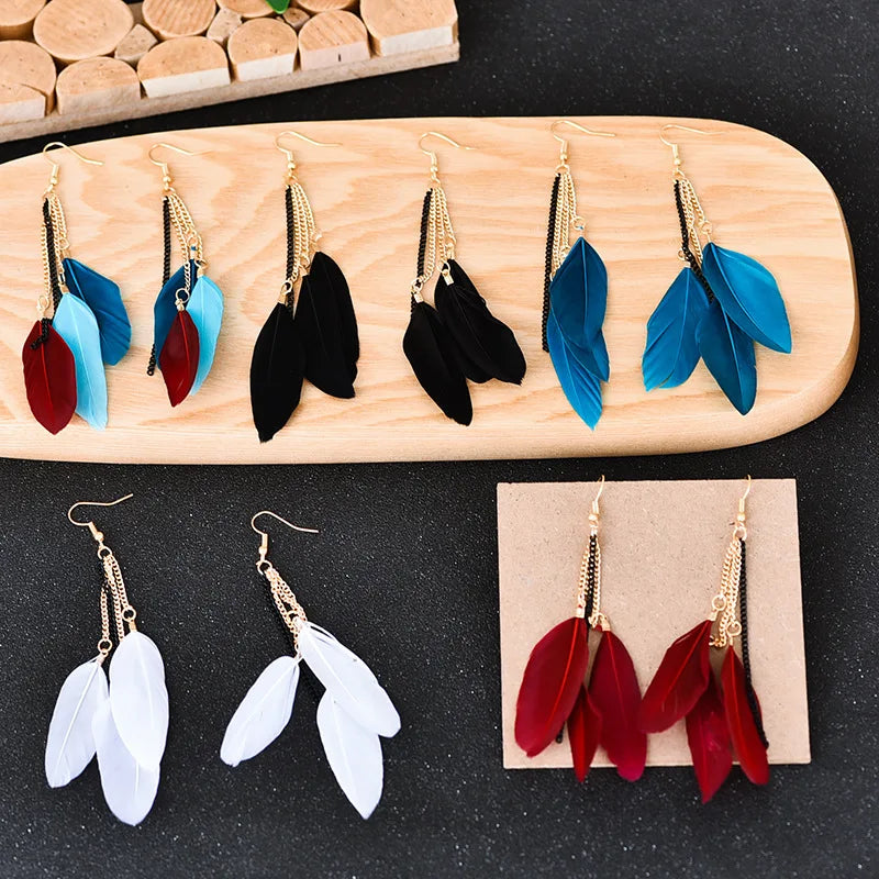 Pendientes Colgantes con Plumas de Colores