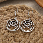 Pendientes colgantes con espiral cincelada