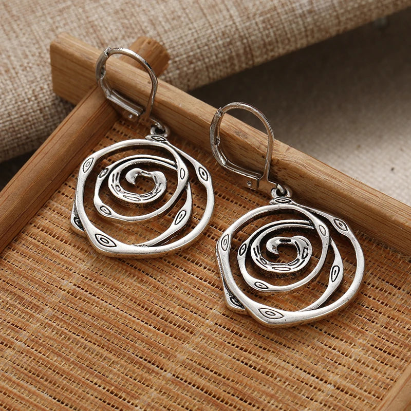 Pendientes colgantes con espiral cincelada