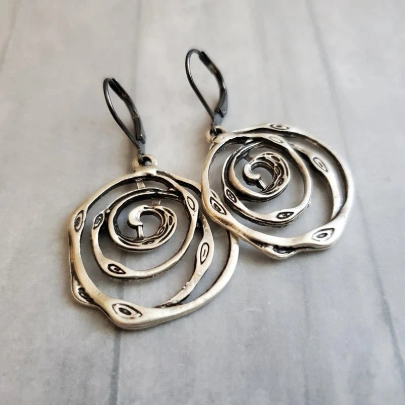 Pendientes colgantes con espiral cincelada