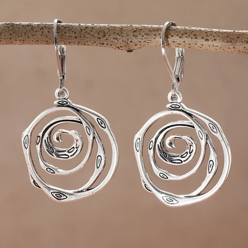 Pendientes colgantes con espiral cincelada