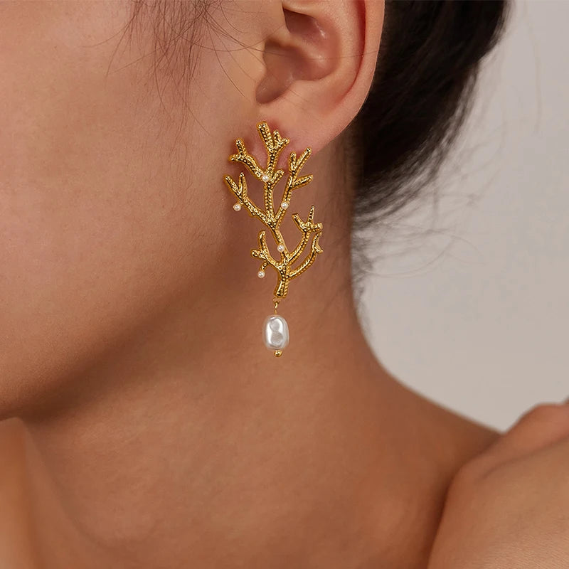 Pendientes Colgantes de Coral y Perlas Blancas