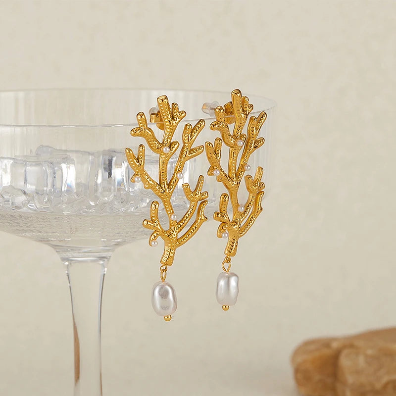 Pendientes Colgantes de Coral y Perlas Blancas