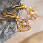 Pendientes colgantes de cruz y perlas
