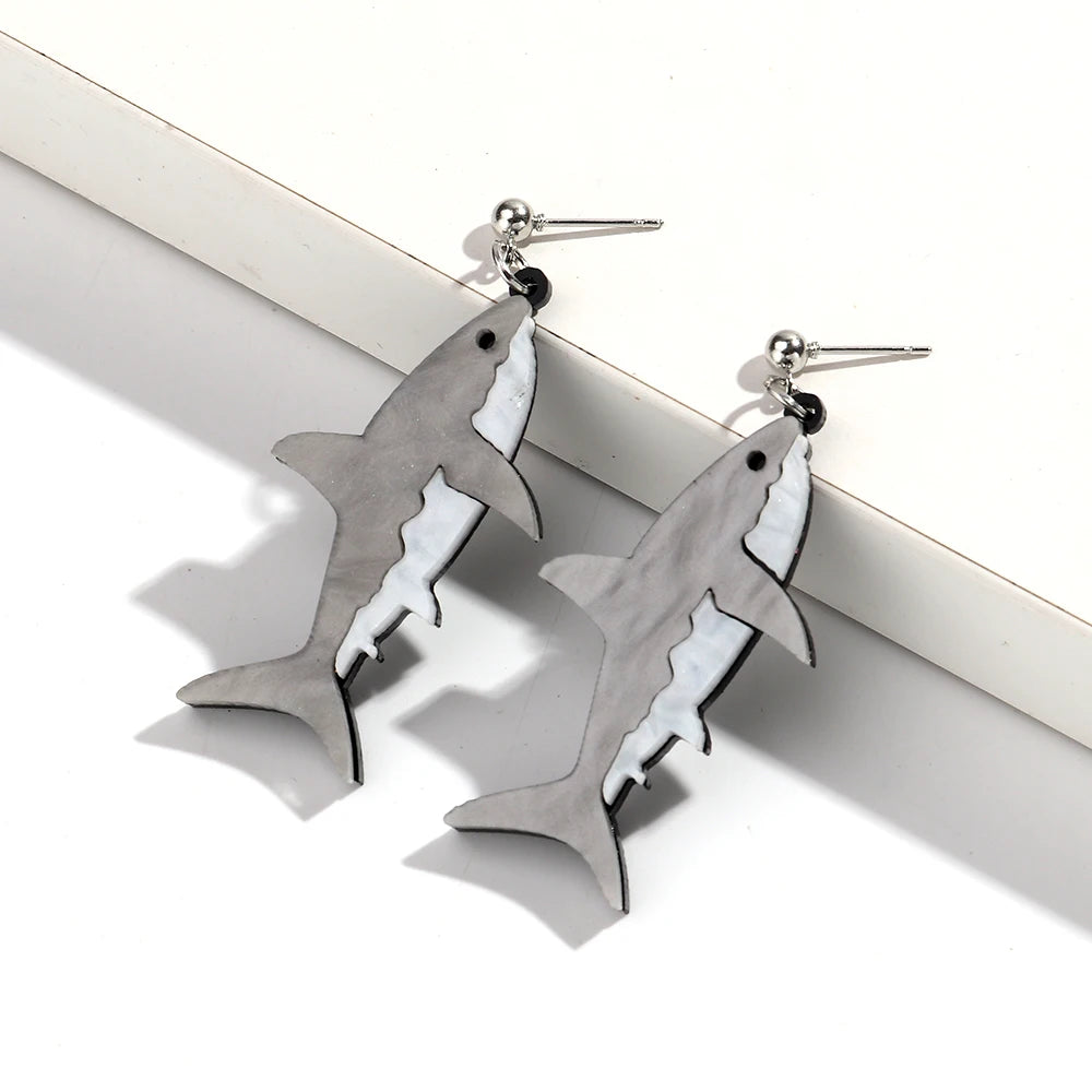 Pendientes colgantes con forma de tiburón gris