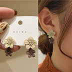 Pendientes Colgantes de Flor Beige y Marrón