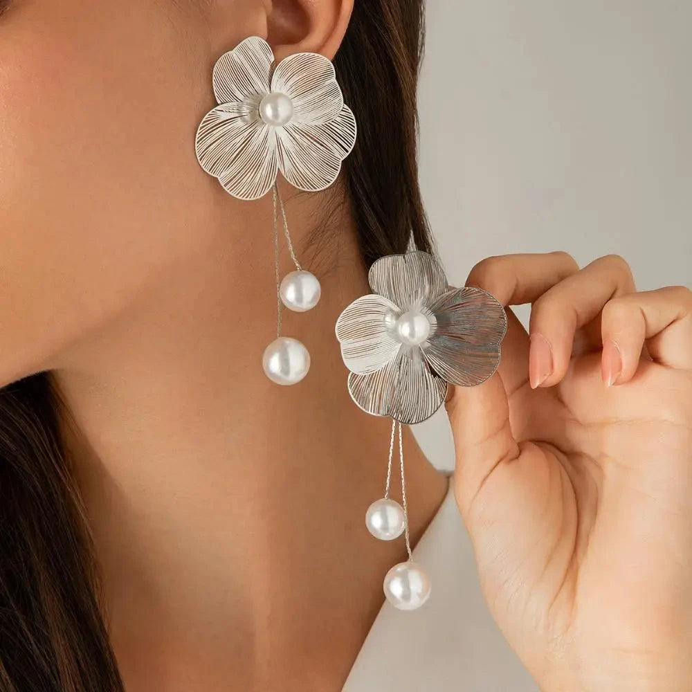 Pendientes Colgantes de Flor y Perlas plata