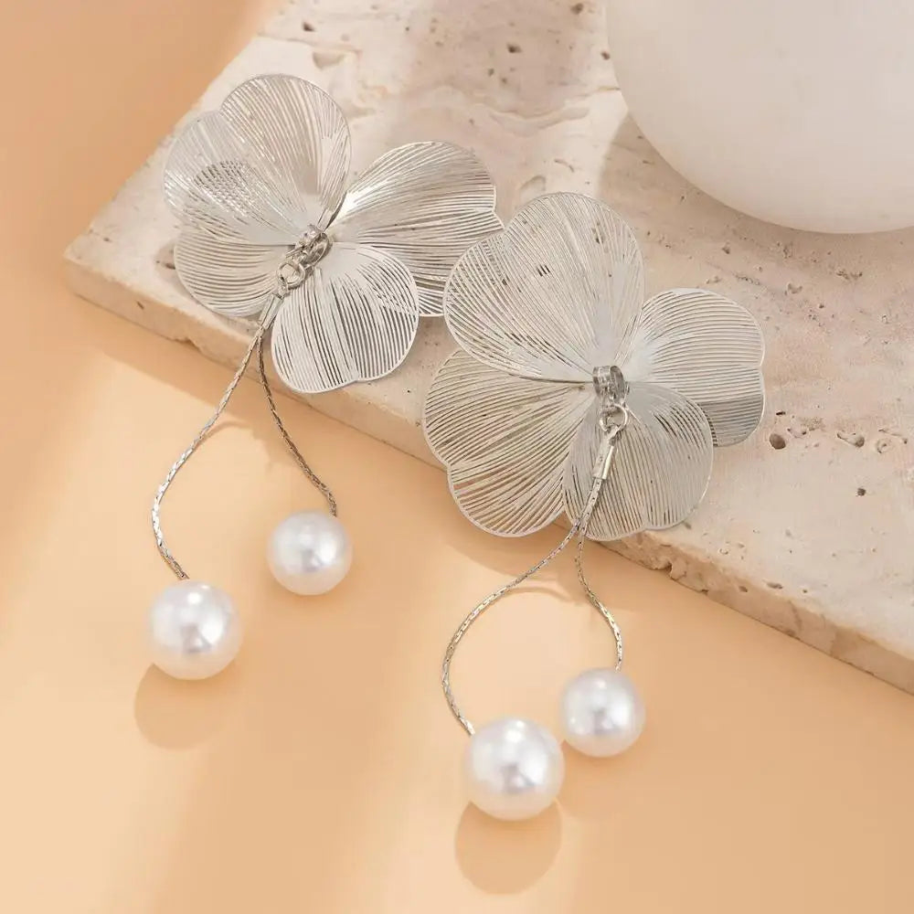 Pendientes Colgantes de Flor y Perlas plata
