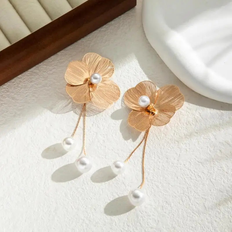 Pendientes Colgantes de Flor y Perlas oro