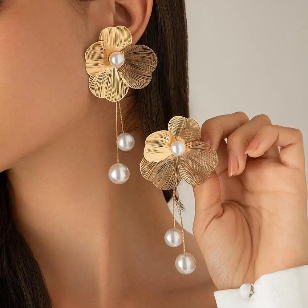 Pendientes Colgantes de Flor y Perlas oro