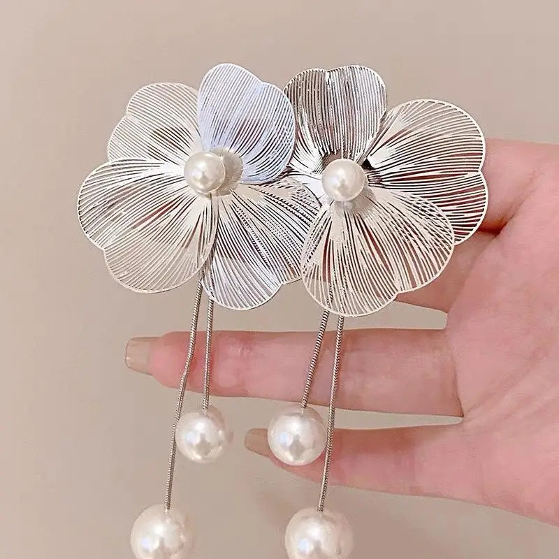 Pendientes Colgantes de Flor y Perlas plata