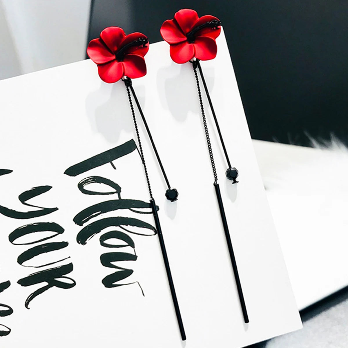 Pendientes Colgantes Flor Roja y Cadena Roja