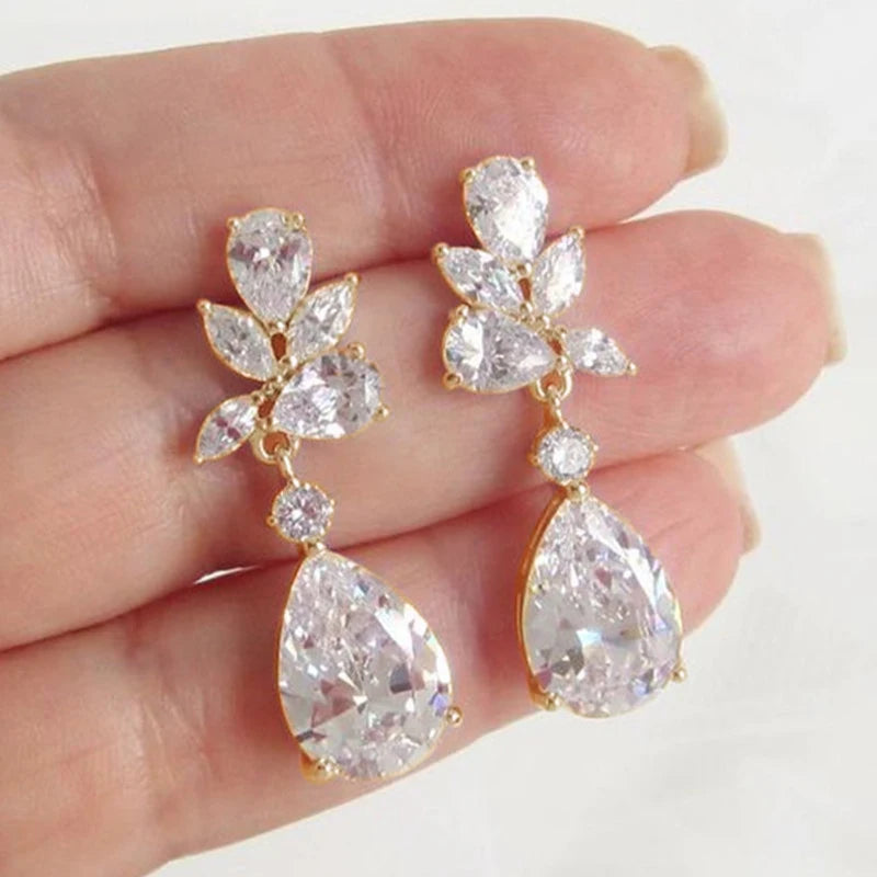 Pendientes colgantes de gota de agua y laurel de cristal en oro