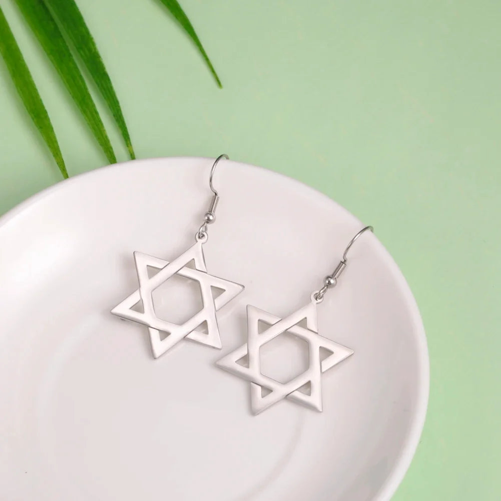 Pendientes colgantes hexagonales con el símbolo judío de la <span data-glossary-id="star-of-david">estrella de David</span> en plata