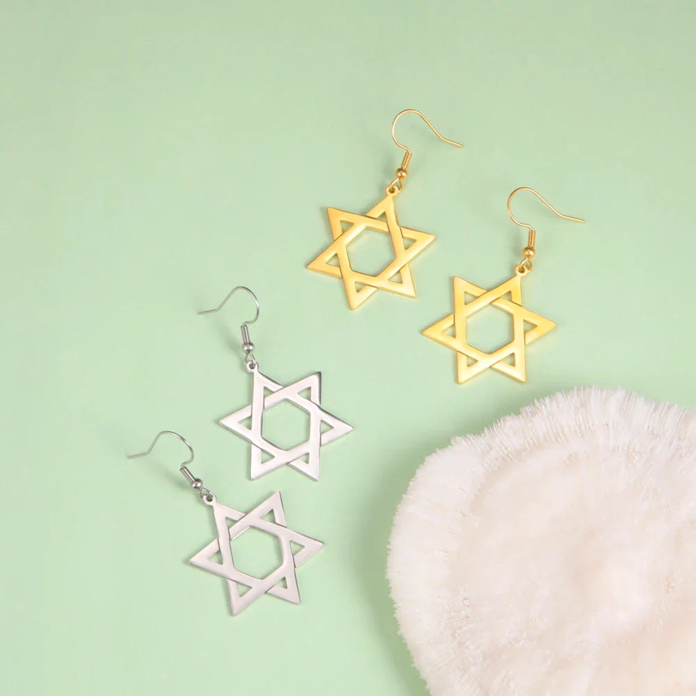 Pendientes colgantes hexagonales con el símbolo judío de la <span data-glossary-id="star-of-david">estrella de David</span> en oro