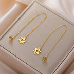 Pendientes largos colgantes con la <span data-glossary-id="etoile_de_david">estrella de David</span> símbolo judío oro