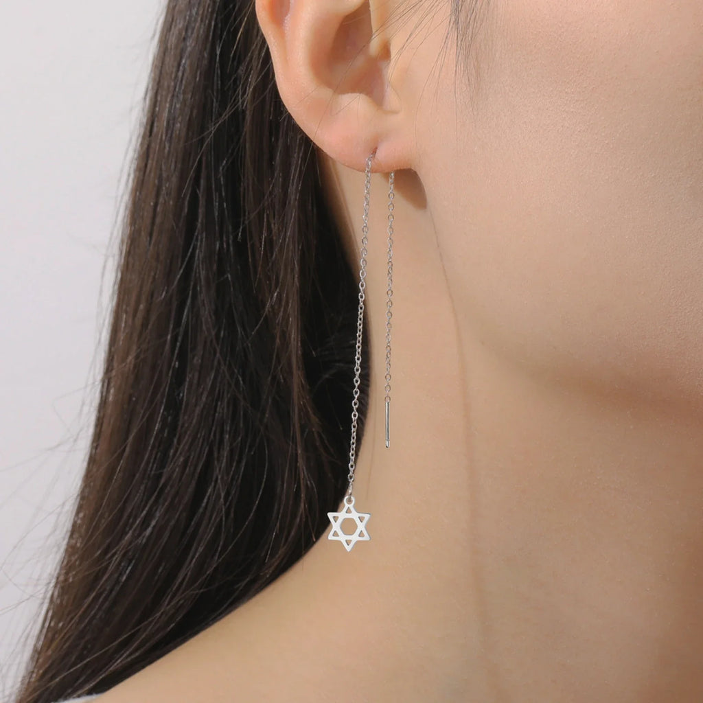 Pendientes largos colgantes con la <span data-glossary-id="etoile_de_david">estrella de David</span> símbolo judío plata