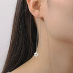 Pendientes largos colgantes con la <span data-glossary-id="etoile_de_david">estrella de David</span> símbolo judío plata