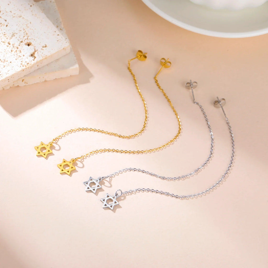 Pendientes largos colgantes con la <span data-glossary-id="etoile_de_david">estrella de David</span> símbolo judío oro y plata
