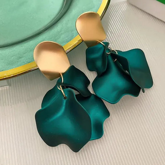 Pendientes colgantes con pétalos de flor verde 
