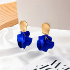 Pendientes colgantes con pétalos de flor azules