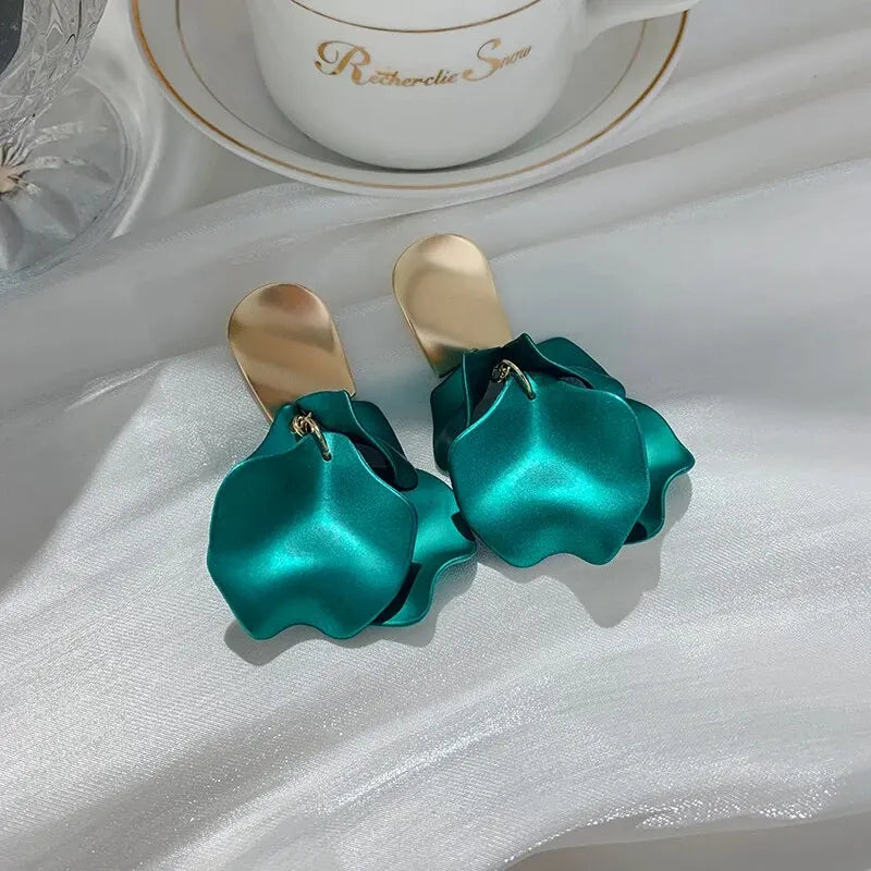 Pendientes colgantes con pétalos de flor verdes