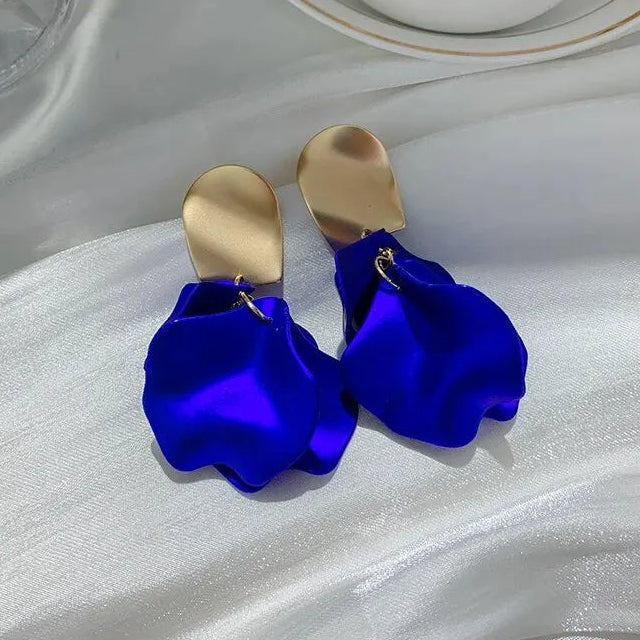 Pendientes colgantes con pétalos de flor azules