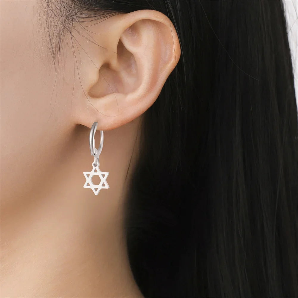 Pendientes colgantes para mujer con la <span data-glossary-id="etoile-de-david">estrella de David</span> simbólica judía de plata